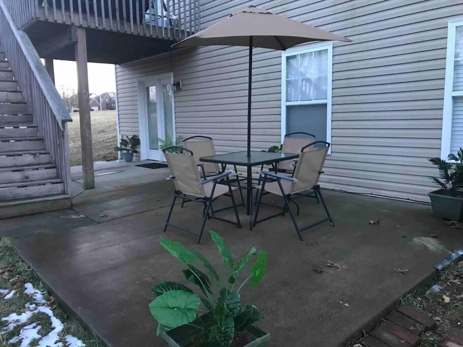 Cute 2-Brm Walkout Apt With Pool Table And Theater Apartment Lexington Exterior photo