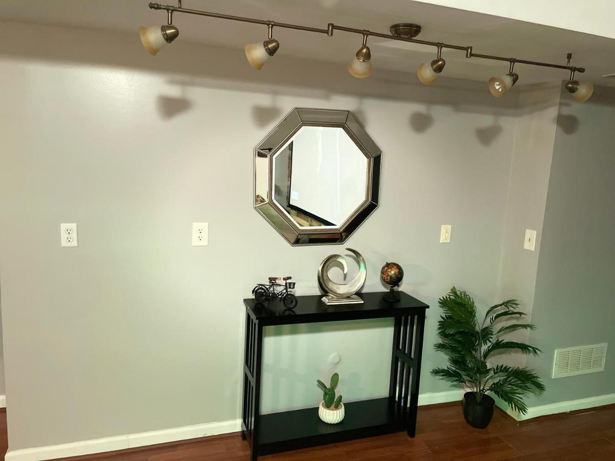 Cute 2-Brm Walkout Apt With Pool Table And Theater Apartment Lexington Exterior photo
