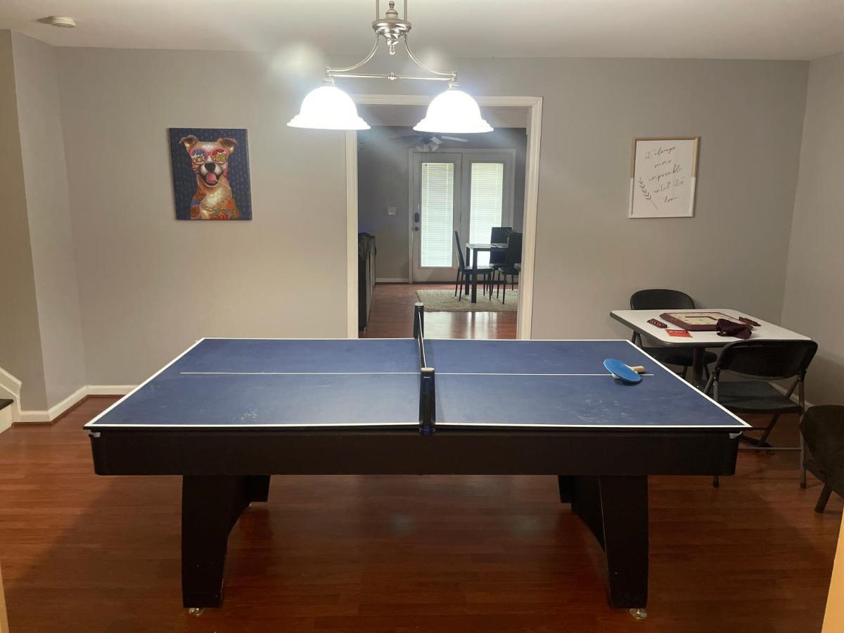 Cute 2-Brm Walkout Apt With Pool Table And Theater Apartment Lexington Exterior photo