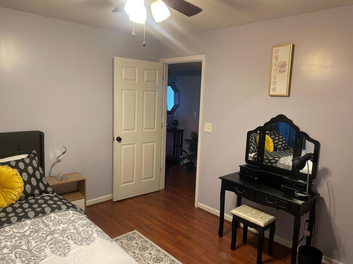 Cute 2-Brm Walkout Apt With Pool Table And Theater Apartment Lexington Exterior photo