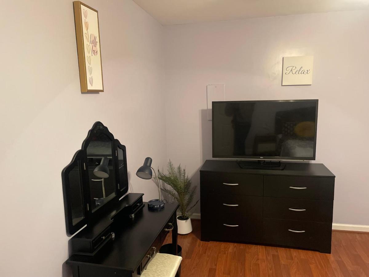Cute 2-Brm Walkout Apt With Pool Table And Theater Apartment Lexington Exterior photo
