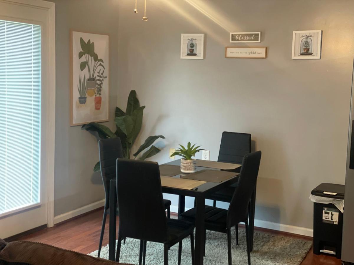 Cute 2-Brm Walkout Apt With Pool Table And Theater Apartment Lexington Exterior photo