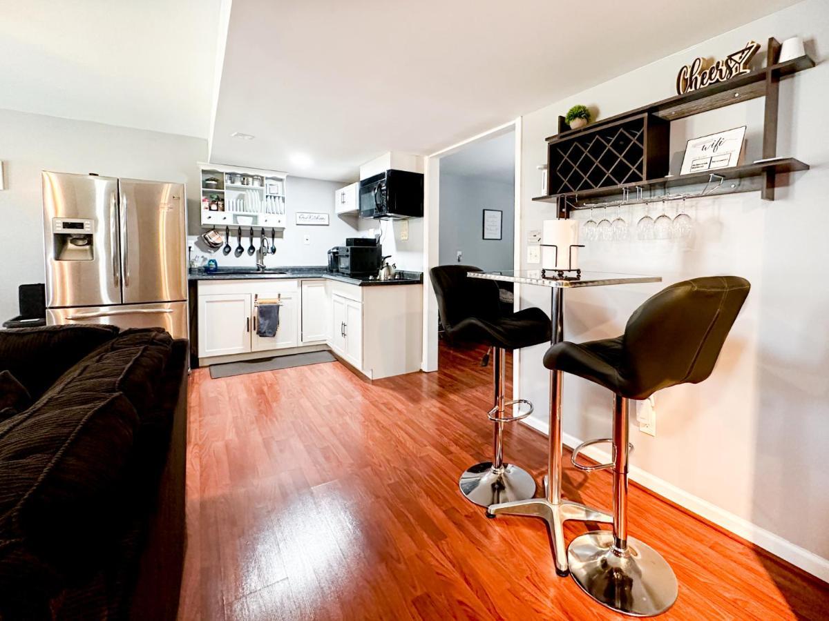 Cute 2-Brm Walkout Apt With Pool Table And Theater Apartment Lexington Exterior photo