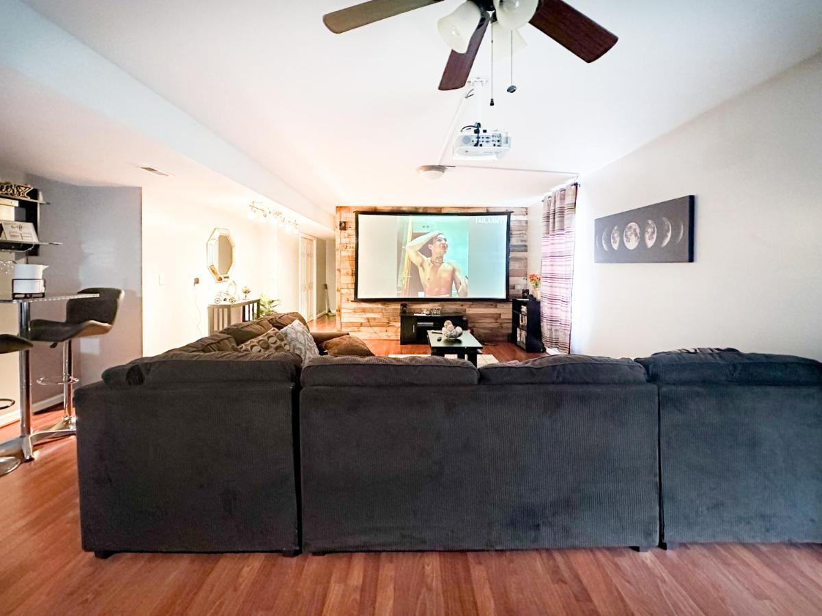 Cute 2-Brm Walkout Apt With Pool Table And Theater Apartment Lexington Exterior photo