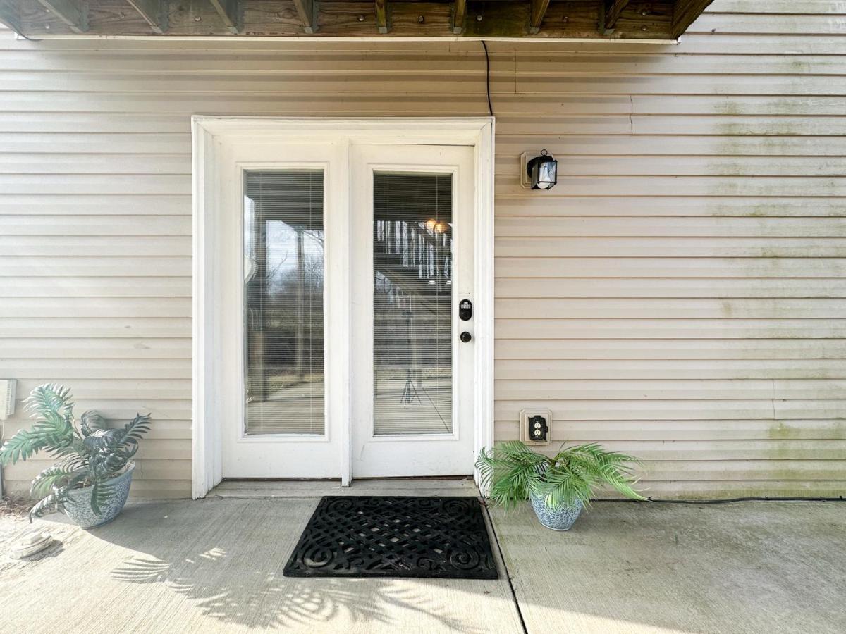 Cute 2-Brm Walkout Apt With Pool Table And Theater Apartment Lexington Exterior photo