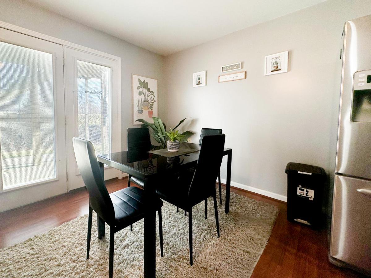Cute 2-Brm Walkout Apt With Pool Table And Theater Apartment Lexington Exterior photo